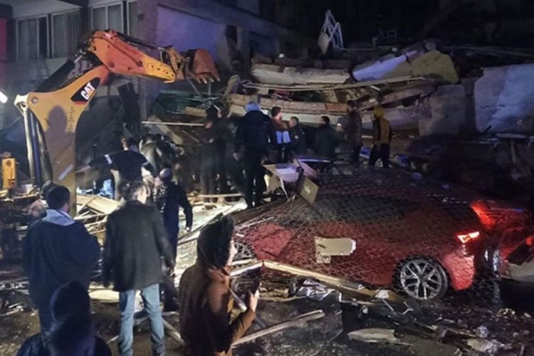 Gaziantep'te enkaz altında kalan gen&ccedil;: Ayağımı kurtarsınlar ne olur