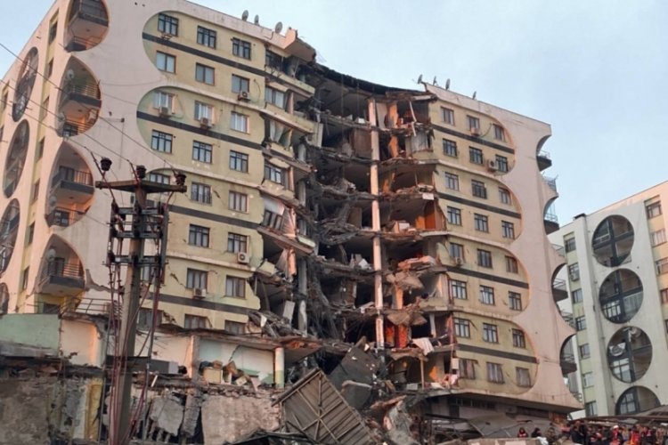 Depremde &ccedil;ok sayıda ilde yıkım var