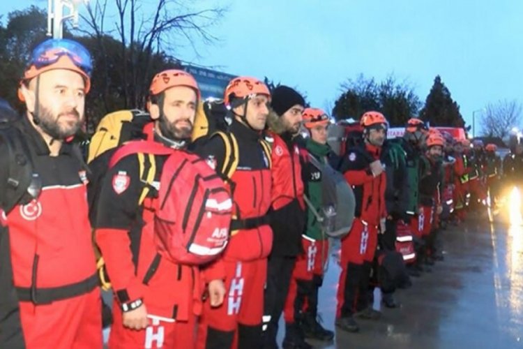 İstanbul'dan &ccedil;ok sayıda ekip deprem b&ouml;lgesine doğru yola &ccedil;ıktı