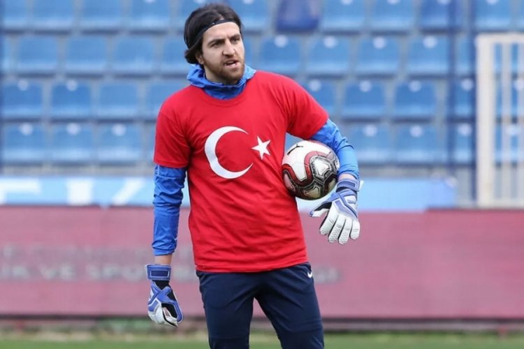 Yeni Malatyaspor kalecisi Ahmet Ey&uuml;p T&uuml;rkaslan enkaz altında kaldı