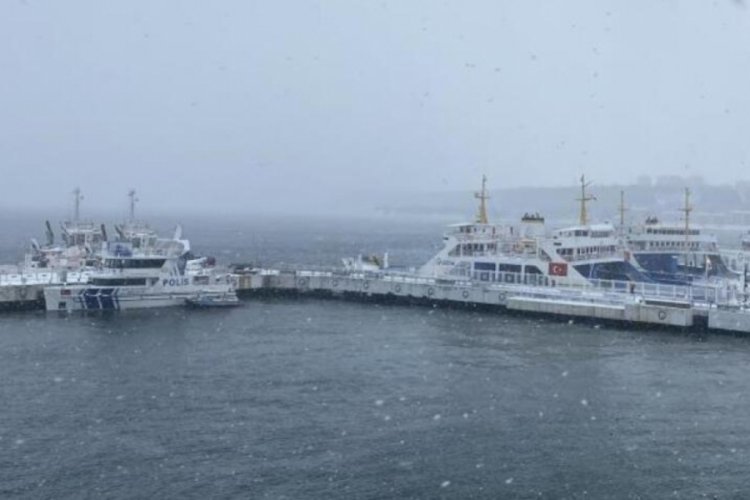 &Ccedil;anakkale'de feribot seferlerine kar engeli!
