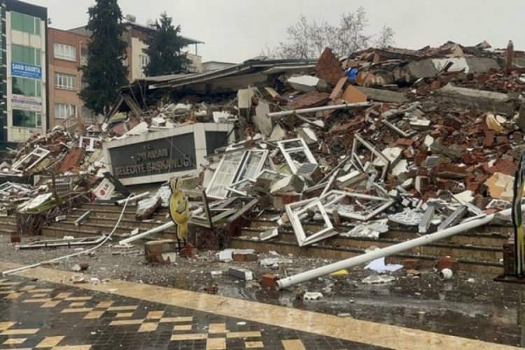 Adıyaman Belediye Başkanlığı binası yıkıldı
