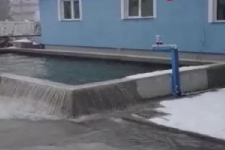 &Ccedil;orum'da deprem paniği, vatandaşlar kendilerini dışarıya attı, kavşaklar kilitlendi