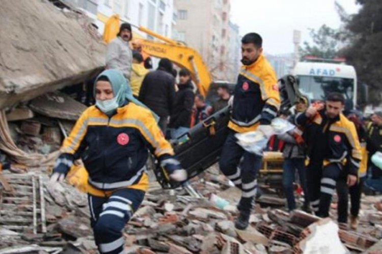 Deprem b&ouml;lgesinde kritik 72 saat detayı! Kızılay Başkanı Kınık a&ccedil;ıkladı