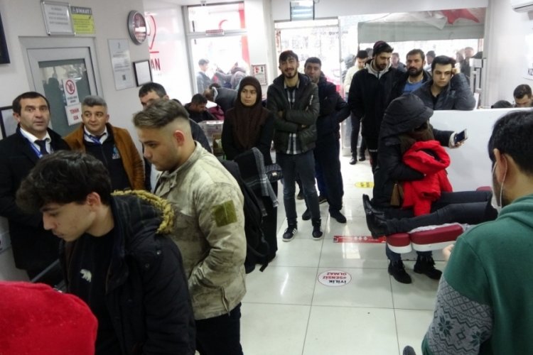 &Ccedil;orumlular kan bağışı i&ccedil;in Kızılay'a akın etti