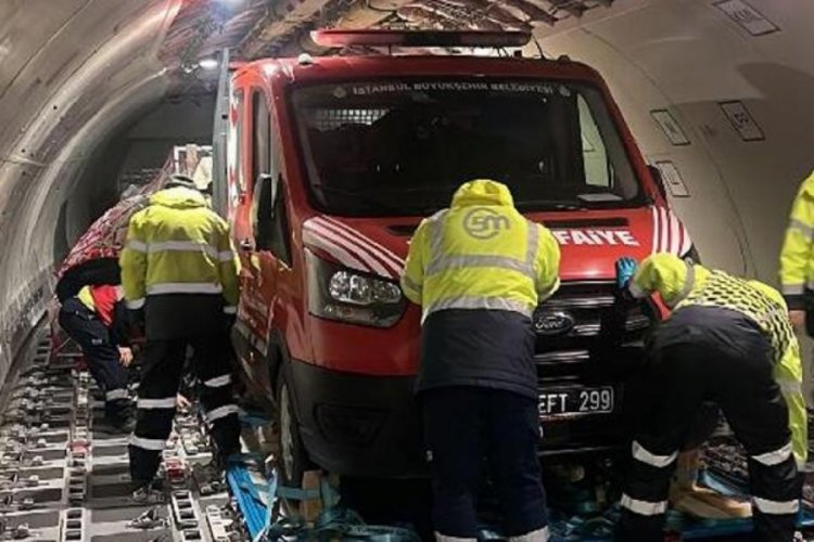 İstanbul'dan deprem b&ouml;lgesine 16 u&ccedil;ak 2647 personel g&ouml;nderildi