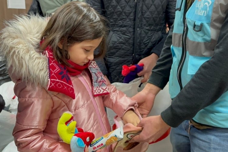 Bursa'da 6 yaşındaki Tuna'nın depremzedelere yardımı duygulandırdı