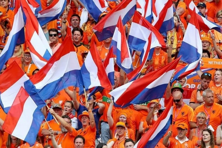 Hollanda Futbol Federasyonu'ndan saygı duruşu kararı
