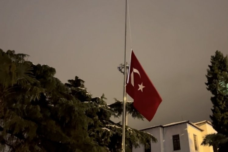Bursa'da bayraklar yarıya indi