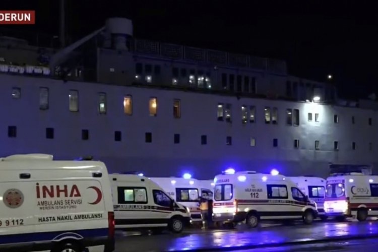 TCG İskenderun gemisi, yaralıları Mersin'e sevk edildi