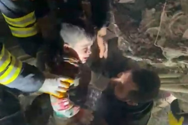 Malatya'da u&ccedil; yaşındaki Miran 22 saat sonra kurtarıldı
