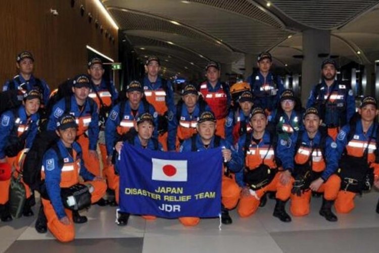 Japon arama kurtarma ekibi yardım i&ccedil;in T&uuml;rkiye'ye geldi