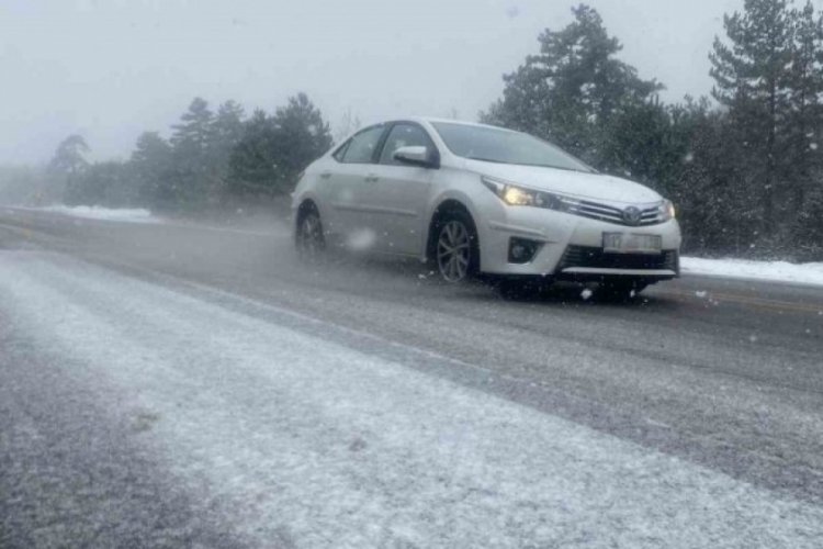 Sivas'ta &ccedil;ok sayıda yerleşim yeriyle ulaşım kesildi