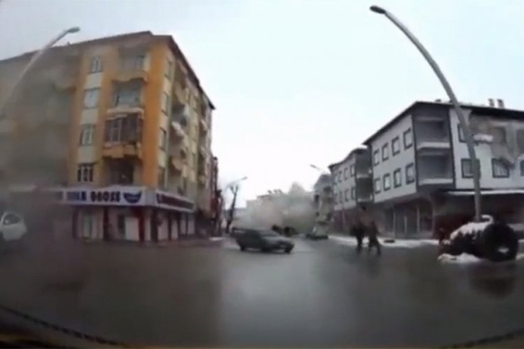 Depremin şoke eden g&ouml;r&uuml;nt&uuml;s&uuml;...O anlar kamerada
