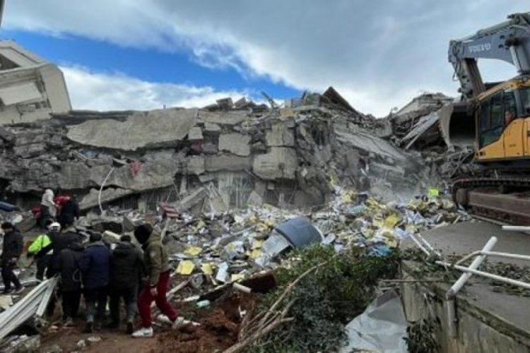 Deprem b&ouml;lgesinden 53 yaralı İstanbul'a getirildi