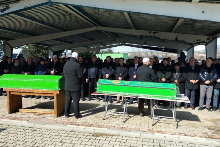 Depremde &ouml;len yaşlı &ccedil;ift son yolculuğuna uğurlandı