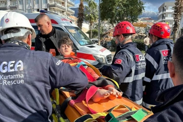 Enkazdan &ccedil;ıktı, ilk s&ouml;z&uuml; "Ben okula nasıl gideceğim" oldu
