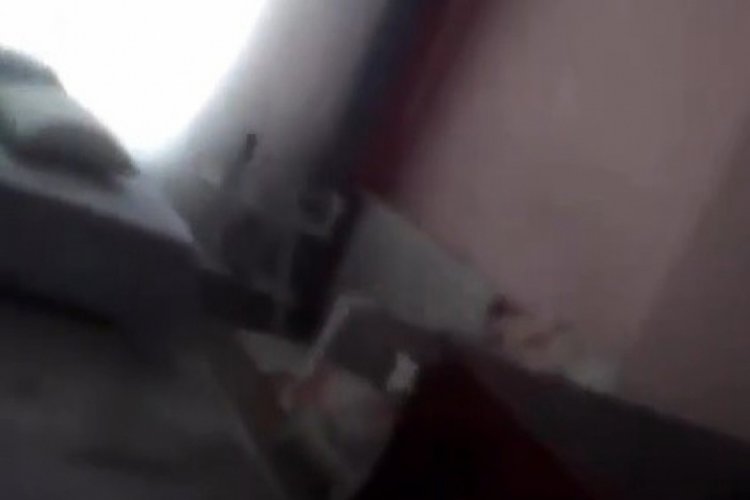 Video &ccedil;ekerken ikinci depreme yakalandı: Ev &uuml;st&uuml;ne yıkıldı