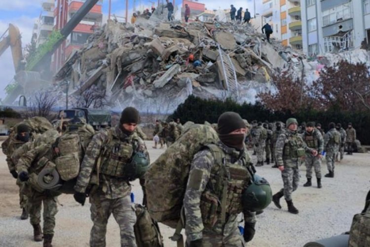Komandolar deprem b&ouml;lgesine geldi