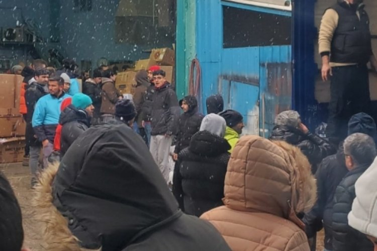 Deprem b&ouml;lgesine Nil&uuml;fer'den 40 tır