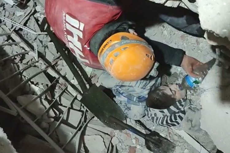 Kahramanmaraş'ta 30 saat sonra mucize kurtuluş