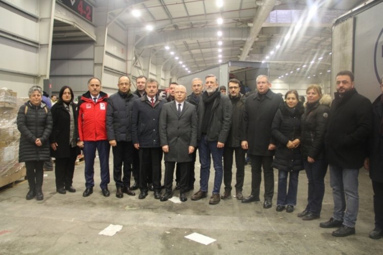 Bursa B&uuml;y&uuml;kşehir adına deprem b&ouml;lgesine toplamda 100'den fazla TIR