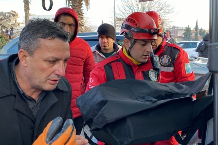 Adıyaman'da bir aile yok oldu: Anne ve 2 &ccedil;ocuğu &ouml;l&uuml; olarak &ccedil;ıkarıldı
