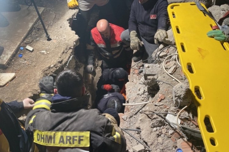 Adıyaman'da Feryal &Ccedil;avuş Yaşar 41 saat sonra enkazdan &ccedil;ıkarıldı
