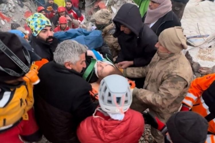 Malatya'da  2 kişi 42 saat sonra sağ kurtarıldı