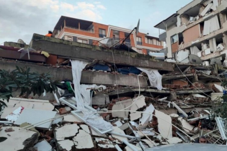 Deprem b&ouml;lgesindeki vatandaşlar i&ccedil;in ila&ccedil;lara erişim kolaylaştırıldı