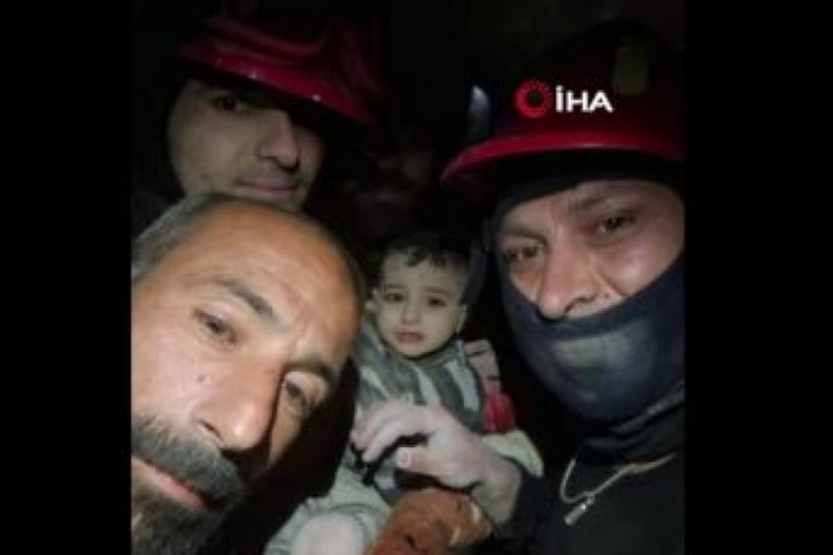 Hatay'da 2 yaşındaki Muhammed bebek kurtarıldı