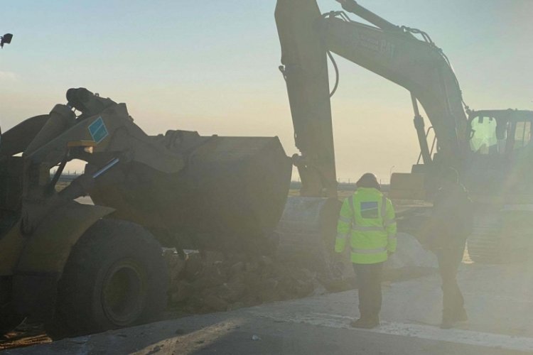 Hatay Havalimanı'nın pist onarımı yapılıyor