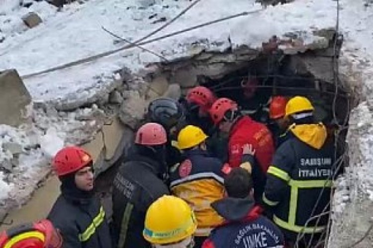 Enkazdan &ccedil;ıkan 5 yaşındaki Serap Ela: Ben &ccedil;ok ağırım ama