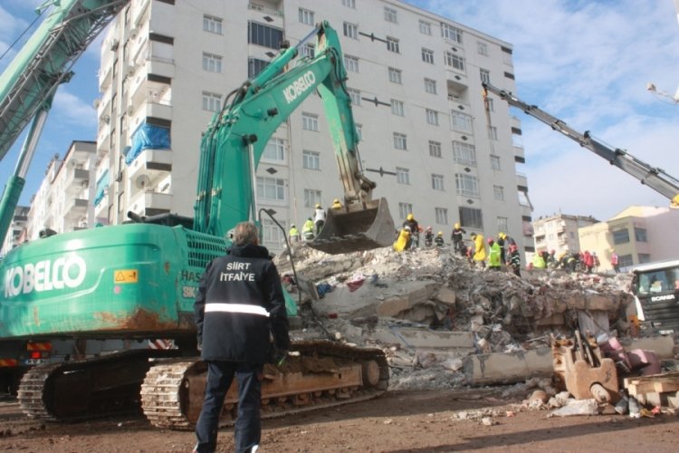 İhsami Apartmanı'ndan 27 yaralı, 19 cansız beden &ccedil;ıkartıldı