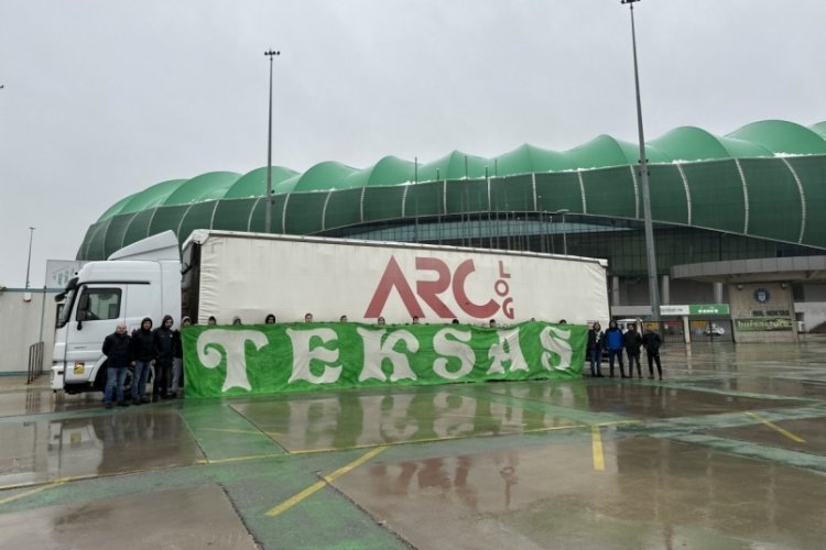Bursaspor taraftarı, depremzedeler i&ccedil;in 17. tırı g&ouml;nderiyor