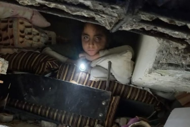 Hatay'da enkaz altında bekleyiş son buldu