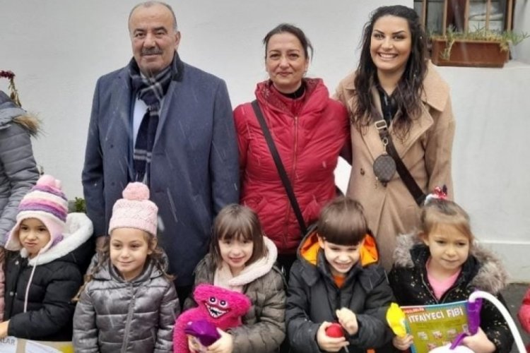 Bursa Mudanya'da &ccedil;ocuklardan oyuncak desteği