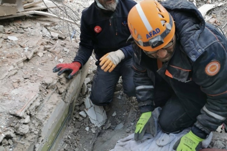 AFAD ekipleri iki kişinin cansız bedenine ulaştı