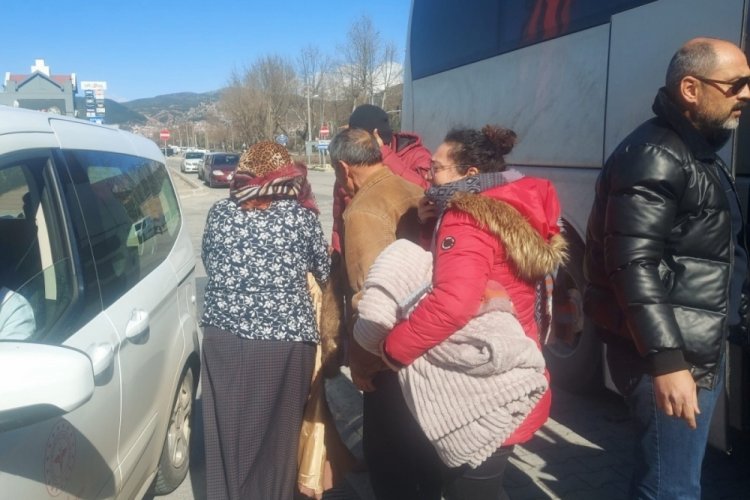 Deprem b&ouml;lgesinden 95 depremzede Muğla'ya getirildi