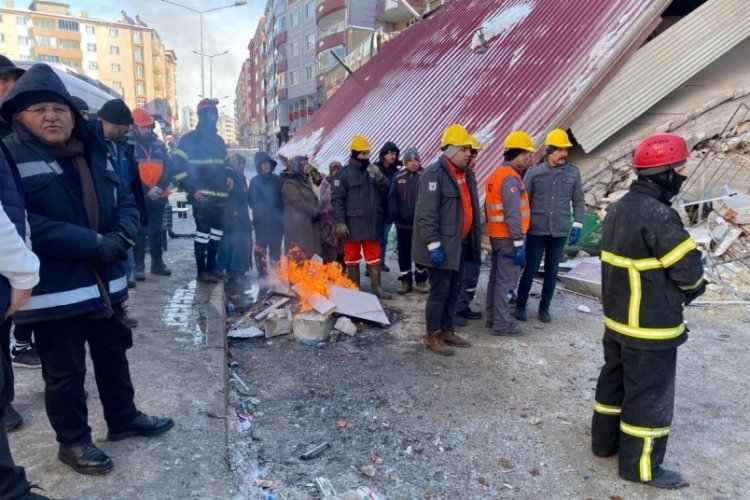 Başkan Memduh B&uuml;y&uuml;kkılı&ccedil; deprem b&ouml;lgesinde