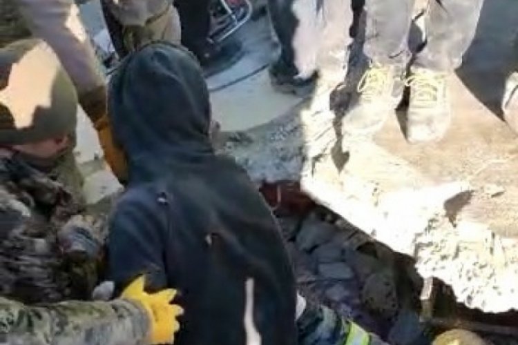 Kahramanmaraş'ta 60 saat sonra enkazdan sağ olarak kurtarıldı