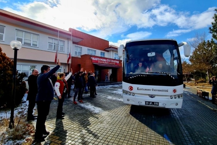 Kastamonulular depremzedeler i&ccedil;in seferber oldu