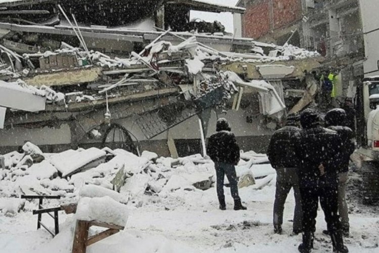Almanya'da depremzedelere 80 ton yardım