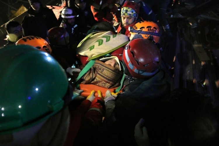 Kahramanmaraş'ta 9 aylık hamile kadın 70 saatin ardından sağ kurtarıldı