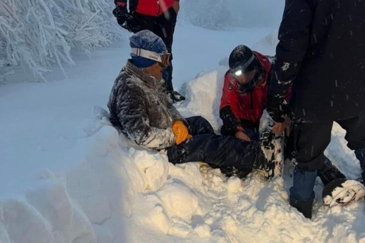 Bursa'da karda mahsur kalan bek&ccedil;i, jandarma tarafından kurtarıldı