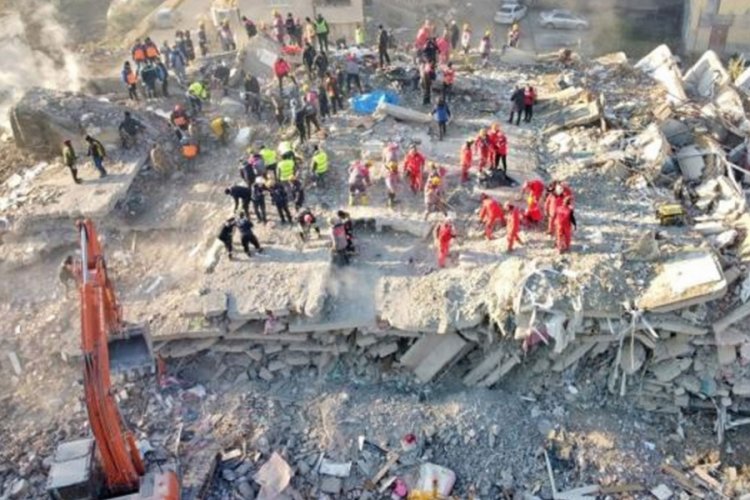 Azerbaycanlı ekipler 37 kişiyi enkaz altından kurtardı