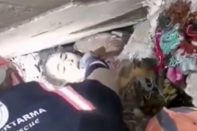 G&uuml;nler sonra enkaz altında ilk su