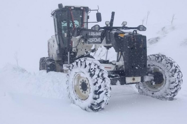 Elazığ'da kardan kapanan 109 k&ouml;y yolu a&ccedil;ıldı
