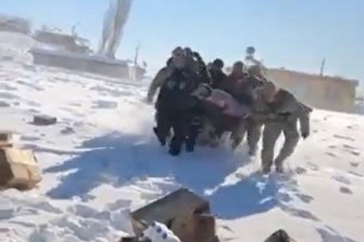 Depremin vurduğu k&ouml;ylerde helikopterle yaralı sevkiyatı
