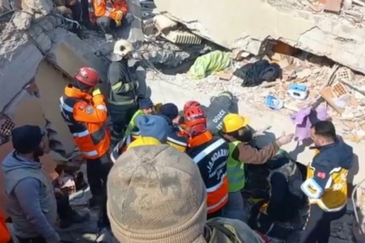 Enkazın altından 81 saat sonra kurtarıldı